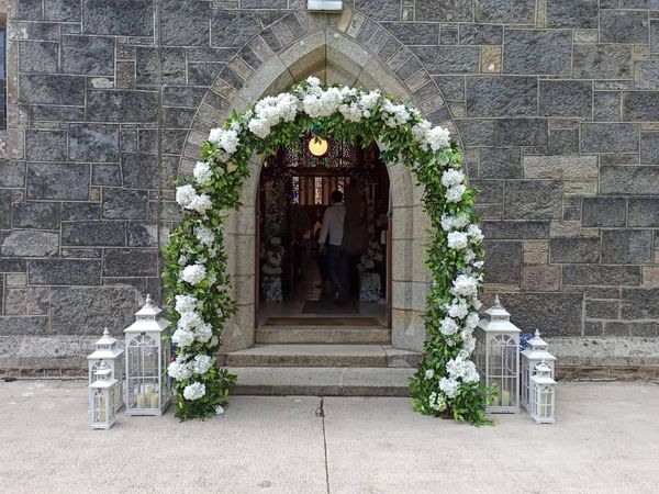 our ten foot arch and lantern sets outside a church